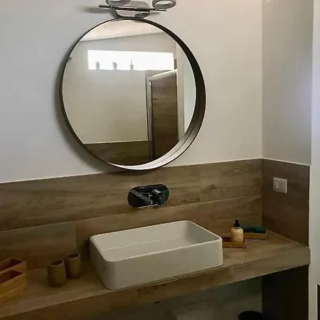 Holiday home Pied Dans L'eau Brezzo