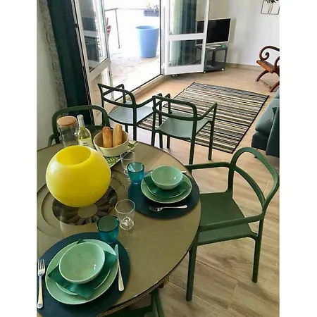 Pied Dans L'eau Brezzo