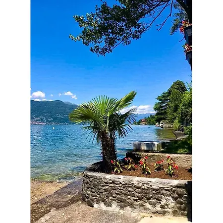 Pied Dans L'eau Brezzo